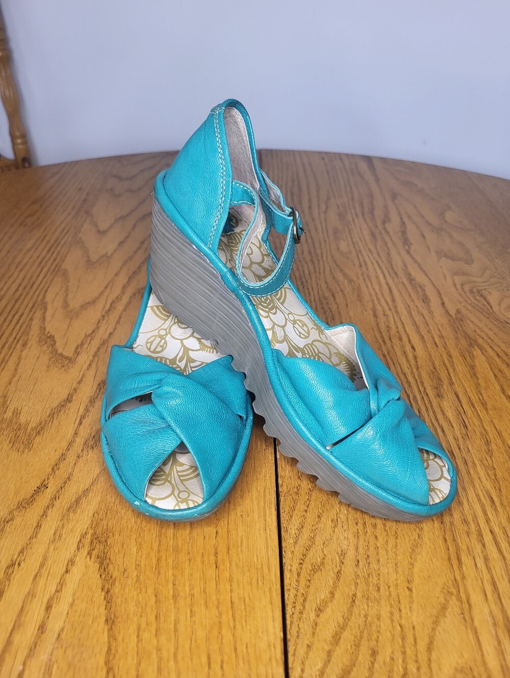 ✨️Fly London Leather Wedges sz 9